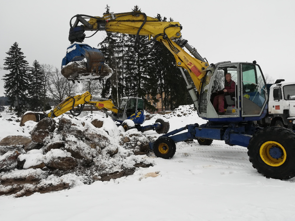 Nakládání pomocí hydraulické ruky Vrchlabí